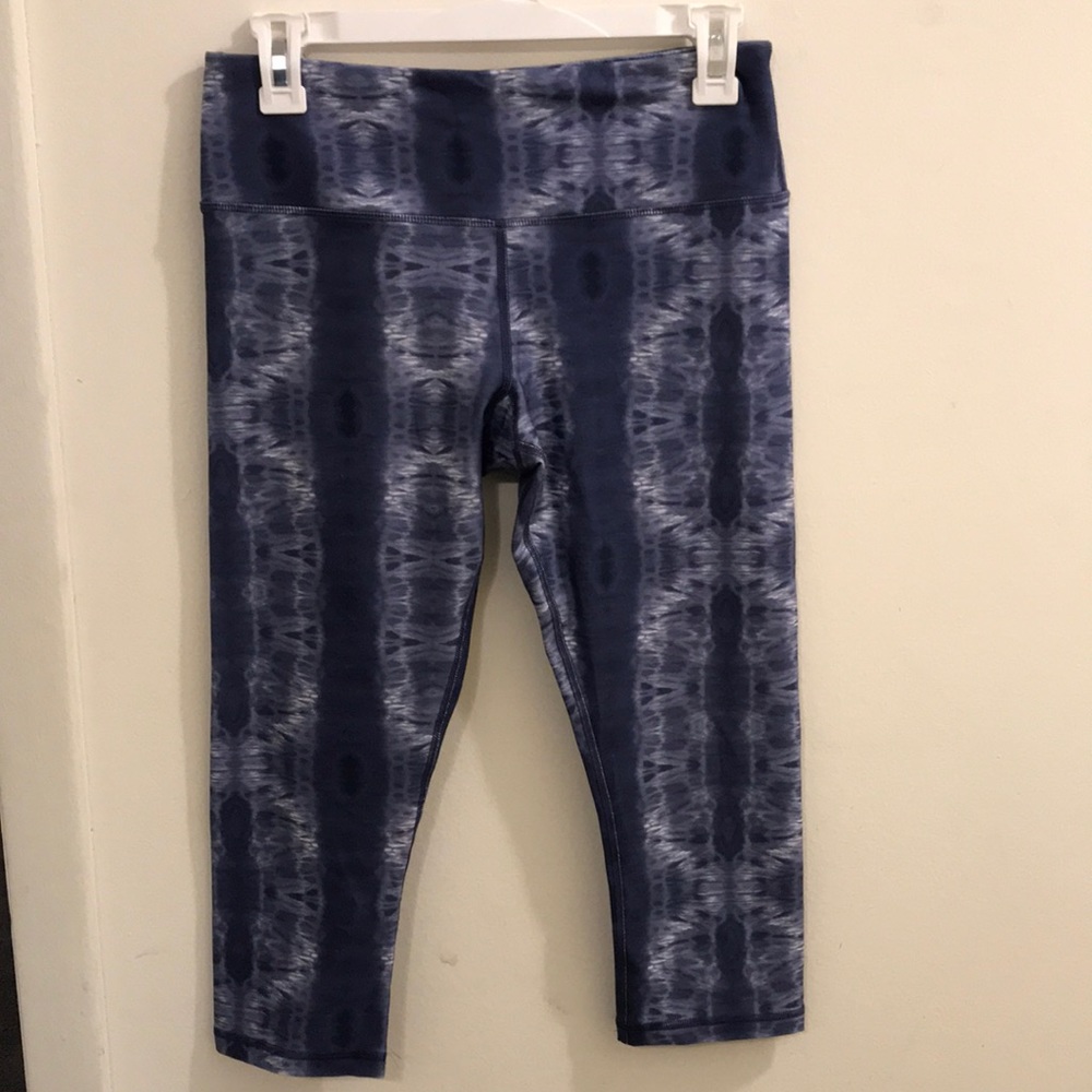 “Scorpio Sol” pattern blue/white athletic leggings